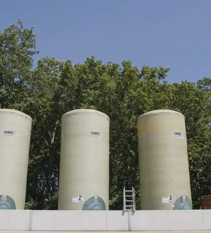 Bunded liquid fertiliser tanks